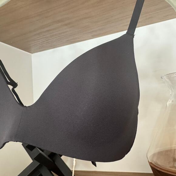 SKIMS Wireless Form Lightly Lined Bra in Onyx - Picture 3 of 5